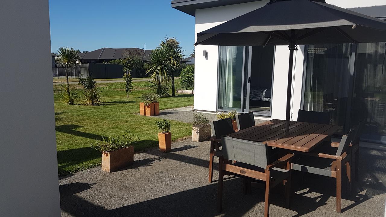 Accommodation In Frimley Hastings Eksteriør bilde